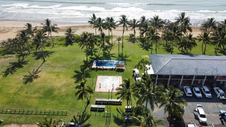 Sarina Beach Motel Grasstree Beach Exterior photo