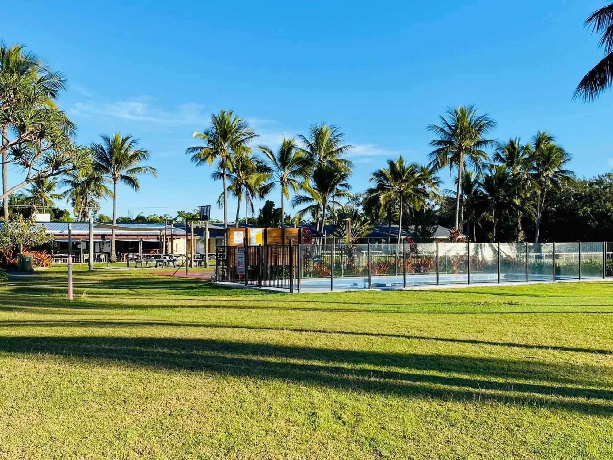 Sarina Beach Motel Grasstree Beach Exterior photo